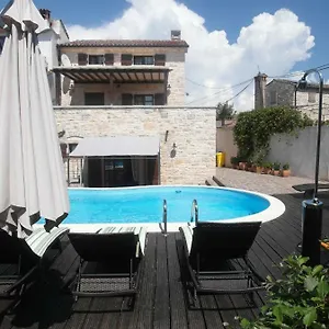 https://villa-ester.in-istria.net